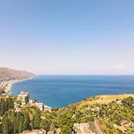 Palace 4*